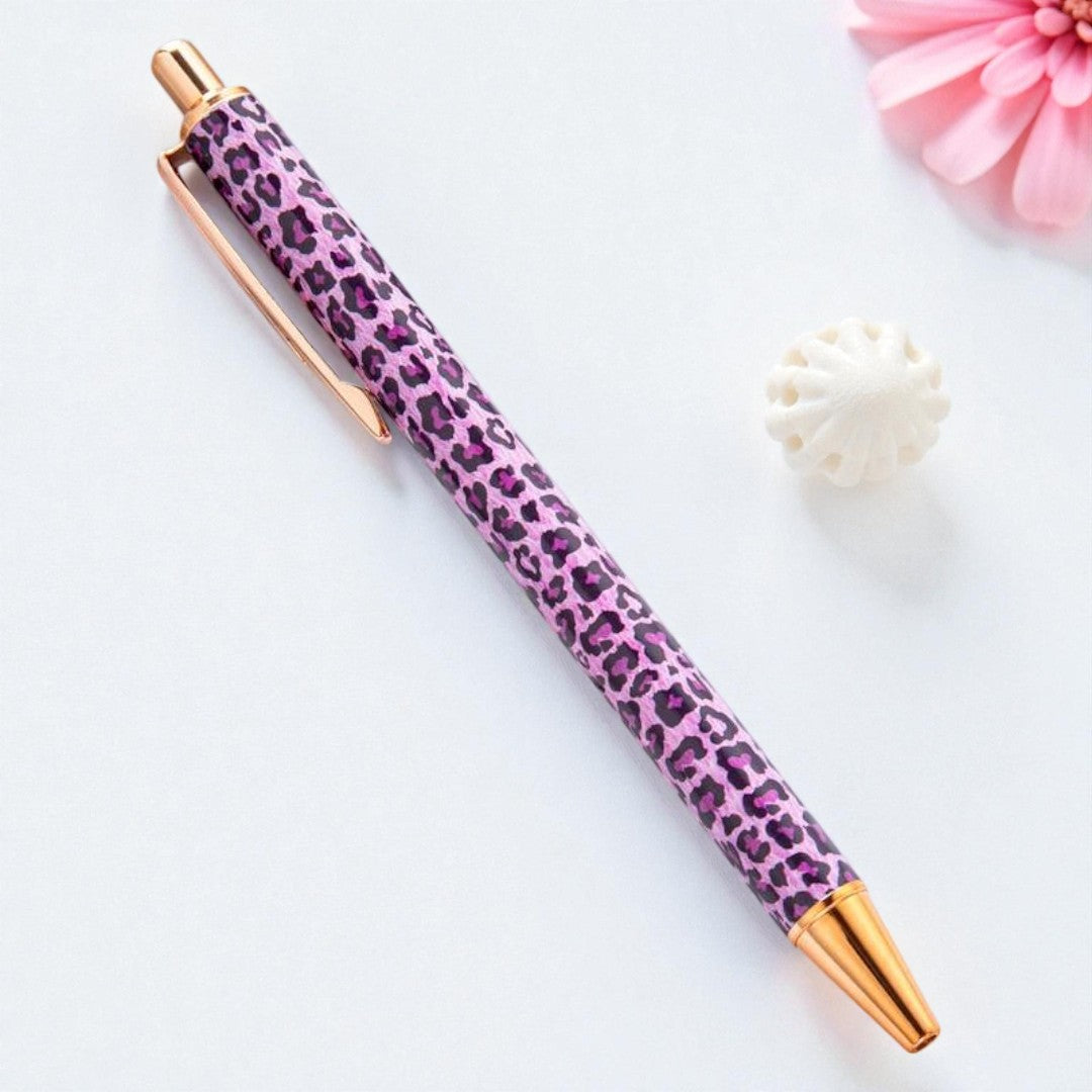 Stylischer Kugelschreiber in Leo-Optik (lila)