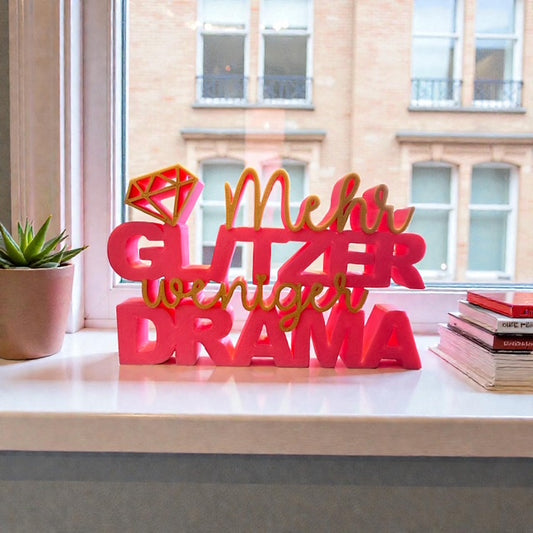 3D-Schriftzug „Mehr Glitzer weniger Drama“ – Statement-Deko mit Stil
