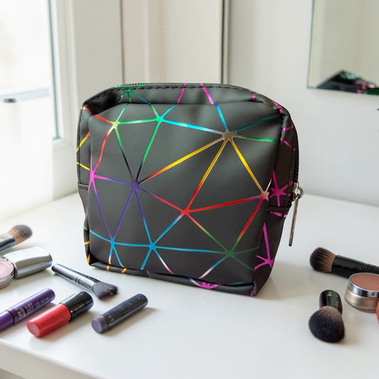 Regenbogen-Hygienebeutel „Color Splash“ – Ordnung mit Gute-Laune-Garantie (schwarz)